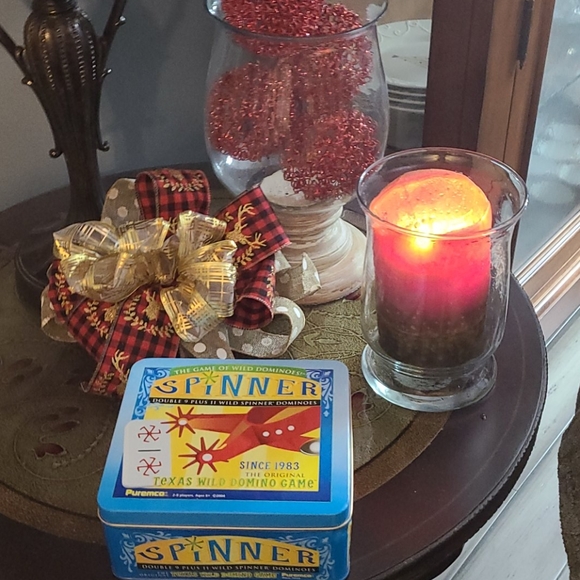 **Spinner** Domino Game - Picture 1 of 3